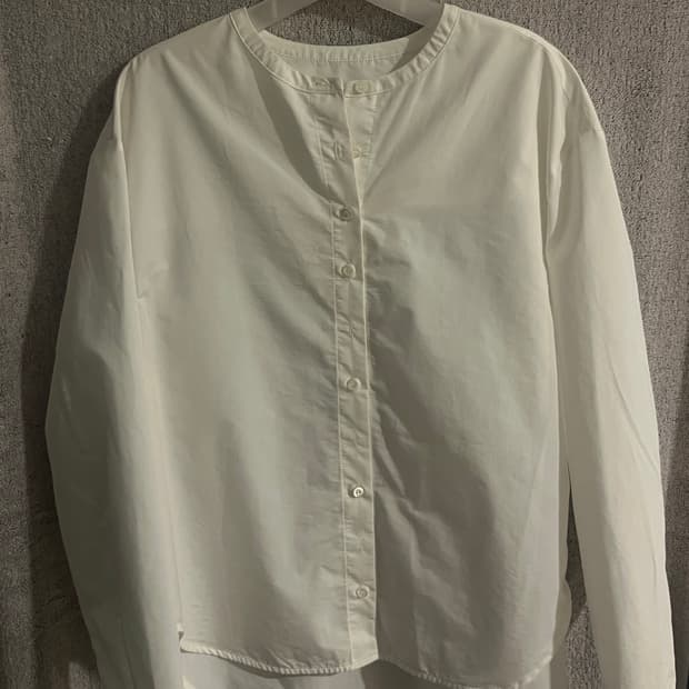 MOHAN 모한 라운드넥 블라우스