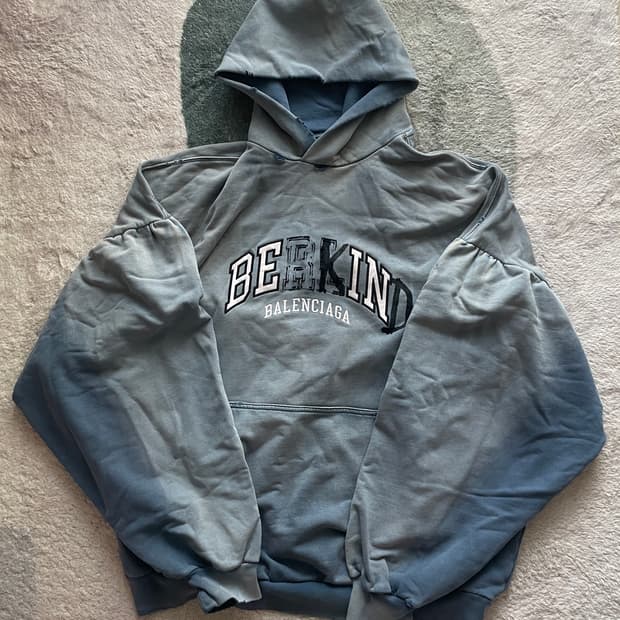 발렌시아가 비카인드 후드