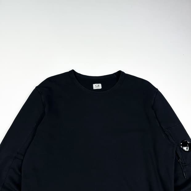 cp컴퍼니 23ss 렌즈 와펜 블랙 맨투맨 (L)