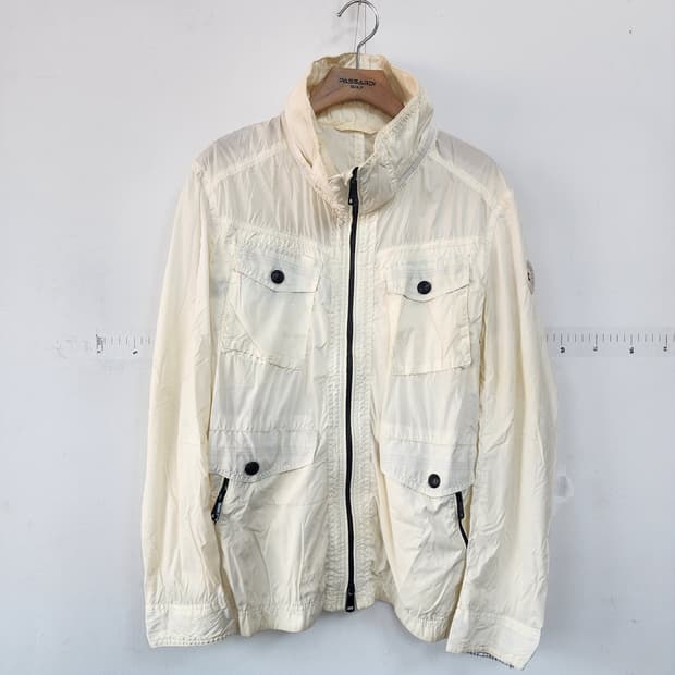 버버리 아이보리색 바람막이 자켓