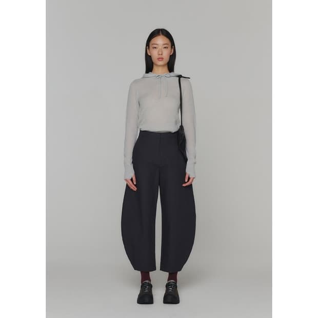 아모멘토 커브드 레그 팬츠 차콜 0사이즈