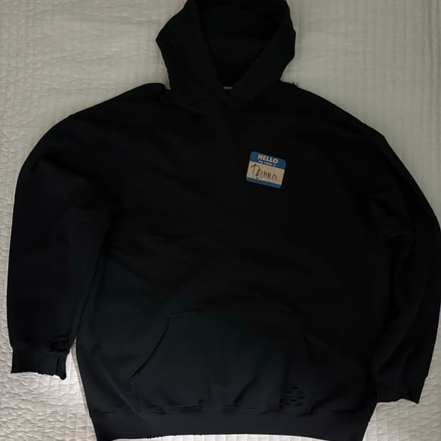 발렌시아가 마이네임이즈 뎀나 후드