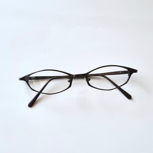 데드스탁 긱시크 & Y2K 무드 빈티지 오벌 메탈 안경테 700