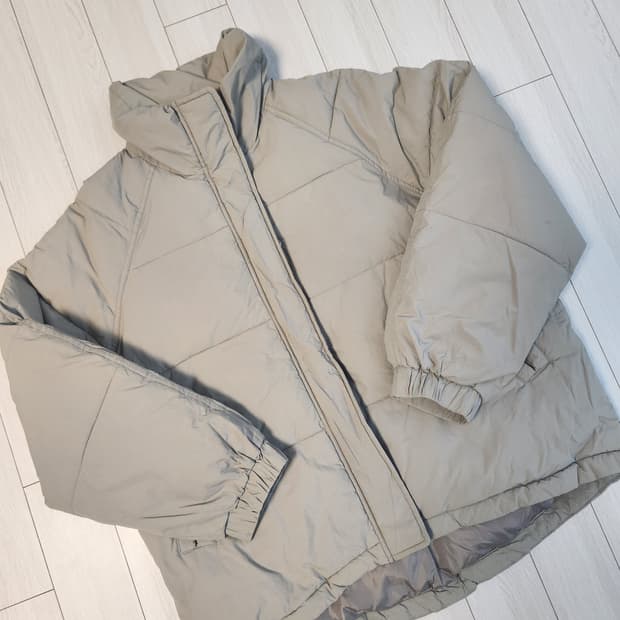 에잇세컨즈 여성 가로 퀼팅 웰론 쇼트 푸퍼 패딩 점퍼 사이즈m

패딩점퍼