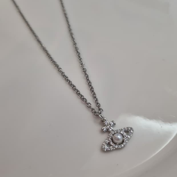 비비안웨스트우드 업사이클링 진주큐빅 목걸이