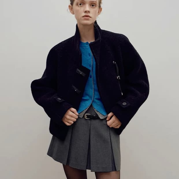 999레이브 버클 디테일 하이넥 자켓 구해요!!