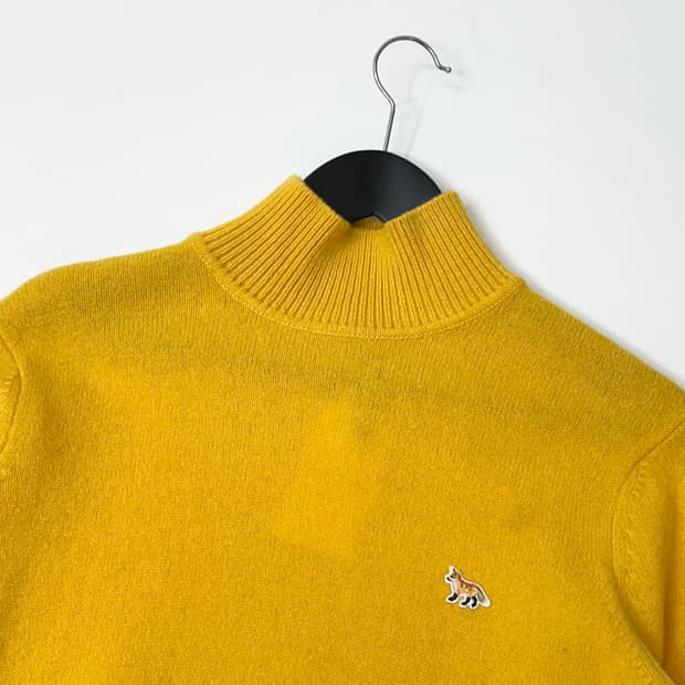 Maison Kitsune 메종 키츠네 옐로우컬러 터틀넥 스웨터