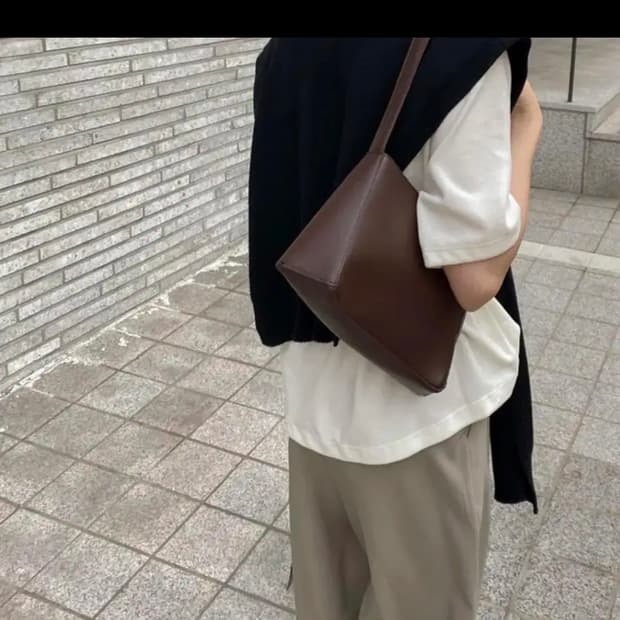 스퀘어 숄더백 블랙