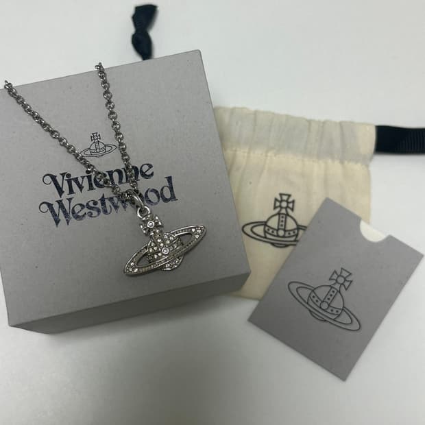 비비안웨스트우드 미니 바스 릴리프 팬던트 네크리스