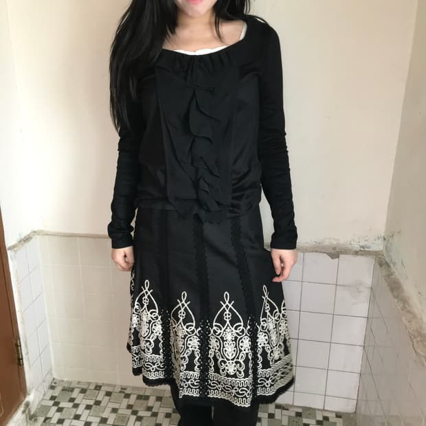 frill black ruffle boat neck T sleeve