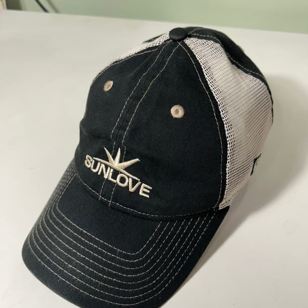OS 뉴에라 블랙 SUNLOVE 로고 매쉬 볼캡