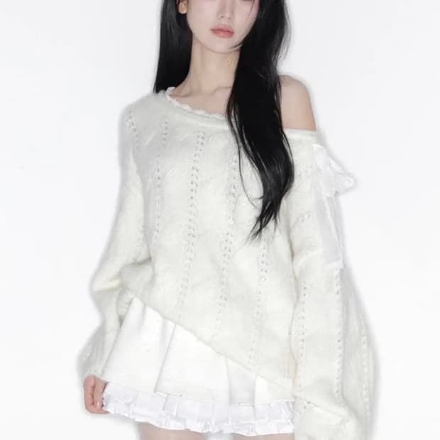 더티스 소프트 베일 오프숄더 니트
