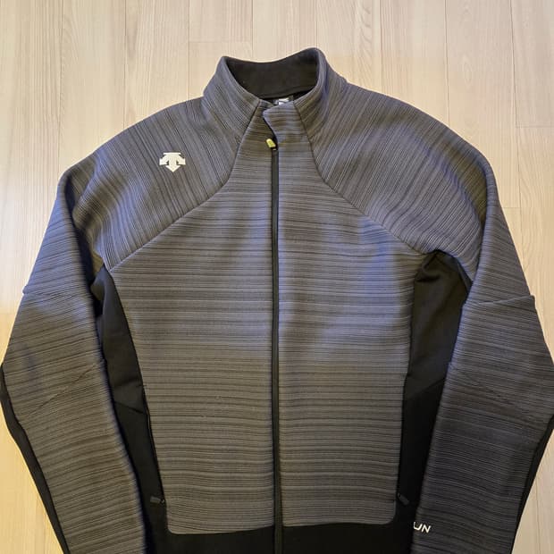 데상트 남자 골프복, 트레이닝복