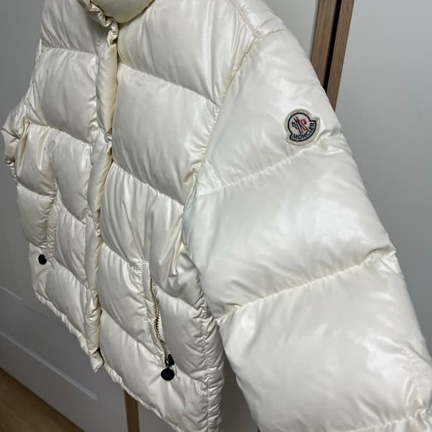 정품 몽클레어 아이보리 여성 패딩 팔아요