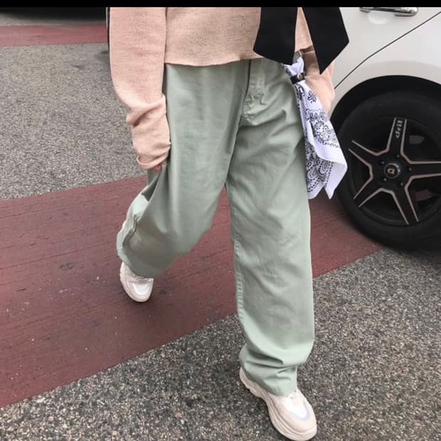 민트색 면팬츠