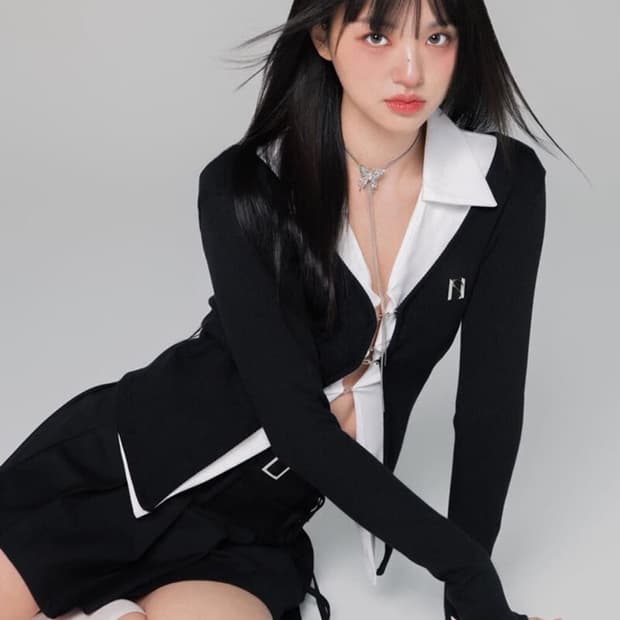 뉴얼린 엠블럼 라인 후크 가디건 블랙