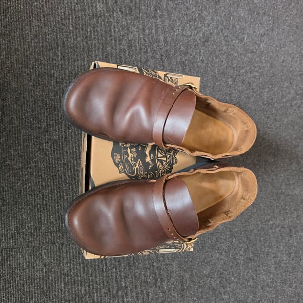 오로라슈즈 AURORA SHOE MIDDLE ENGLISH (Brown)