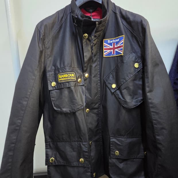 바버 인터내셔널 유니언잭 L사이즈 새제품 판매합니다.