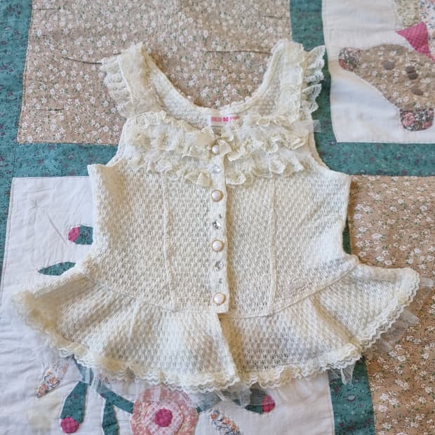 Mezzo Piano(메조피아노) 프릴 리본 펄버튼 레이스