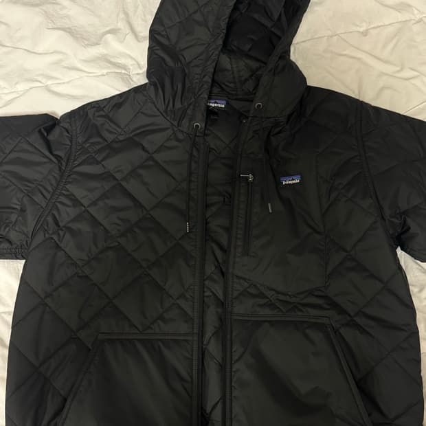 파타고니아 다이아몬드 퀄티드 보머 후디 블랙 L