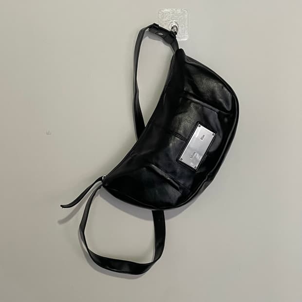 마뗑킴 미니 가죽 크로스백 블랙