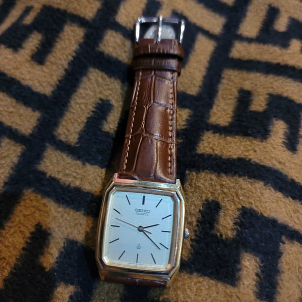 빈티지 세이코 사각 금장 쿼츠 시계