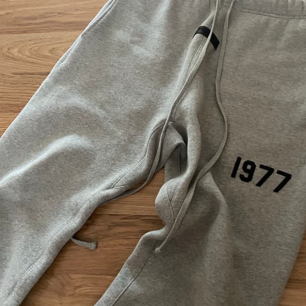 에센셜 1977 릴렉스드 스웨트팬츠 다크 오트밀 s사이즈