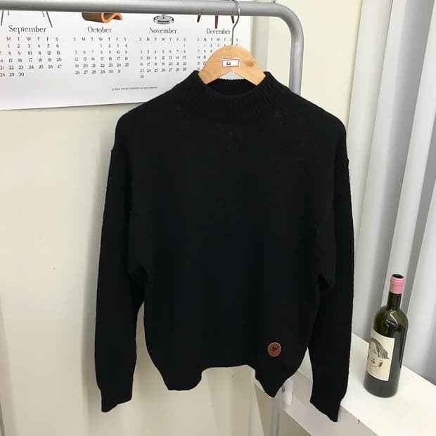 꾸레쥬 가죽 로고 모크넥 울 니트