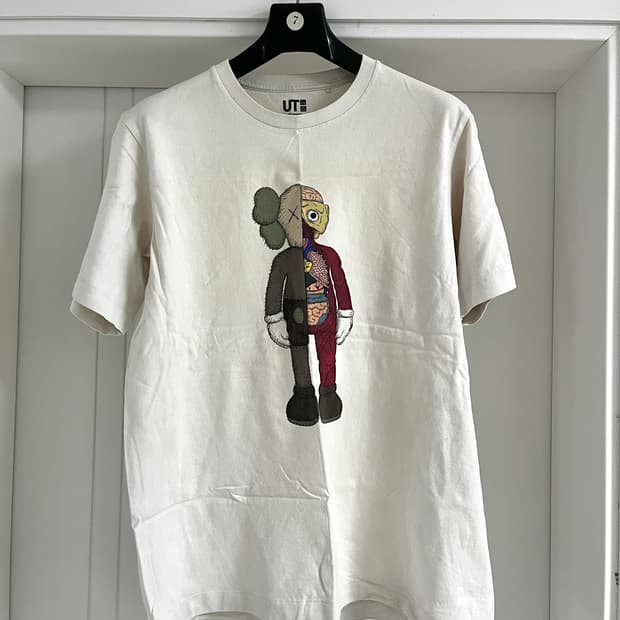 ⭐️유니클로 x kaws(카우스) 해부 반팔티⭐️