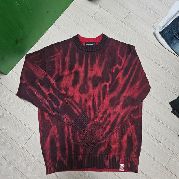 엑스트라 오디너리 스웨터 M 팝니다