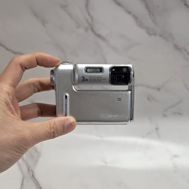 레드벨벳 슬기 디카! 소니 Cyber-shot 디지털 카메라 실버