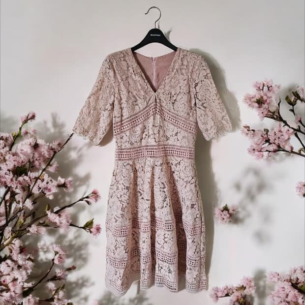 로맨틱 핑크 레이스 자수 브이넥 미디원피스 (반팔)