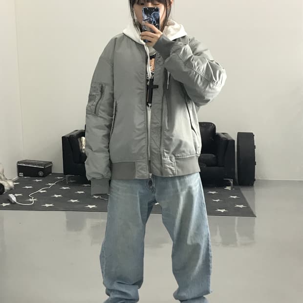  GU 카키 그레이 항공점퍼