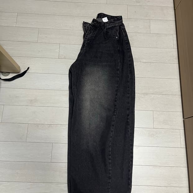 벌룬핏 사이드턱 흑청 데님 팬츠
