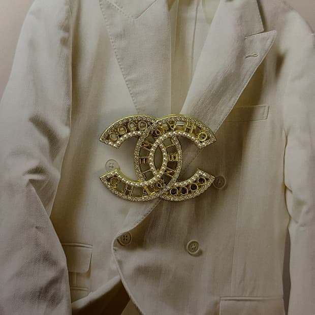 샤넬 더블 CC 레터링 골드 빅 브로치
