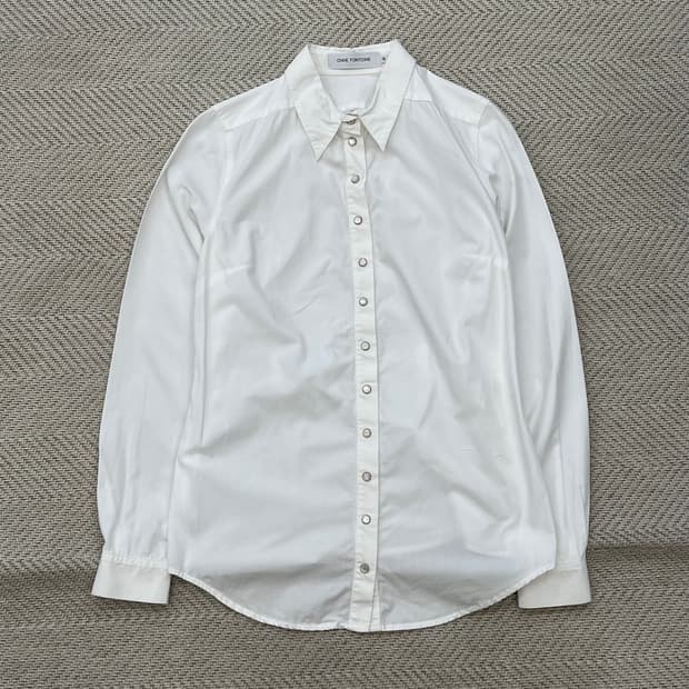 앤 폰테인 화이트 셔츠 r2634