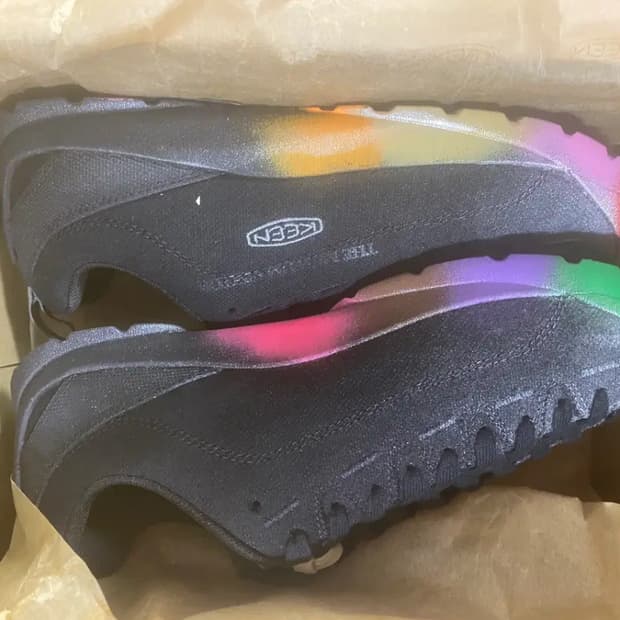 더뮤지엄비지터 한정판 신발