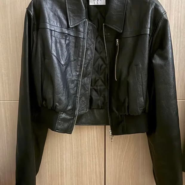 카프리슈 포 레더 크롭 블루종 black 카리나착용