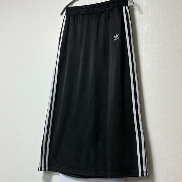 아디다스 사이드 버튼 트레이닝 스커트