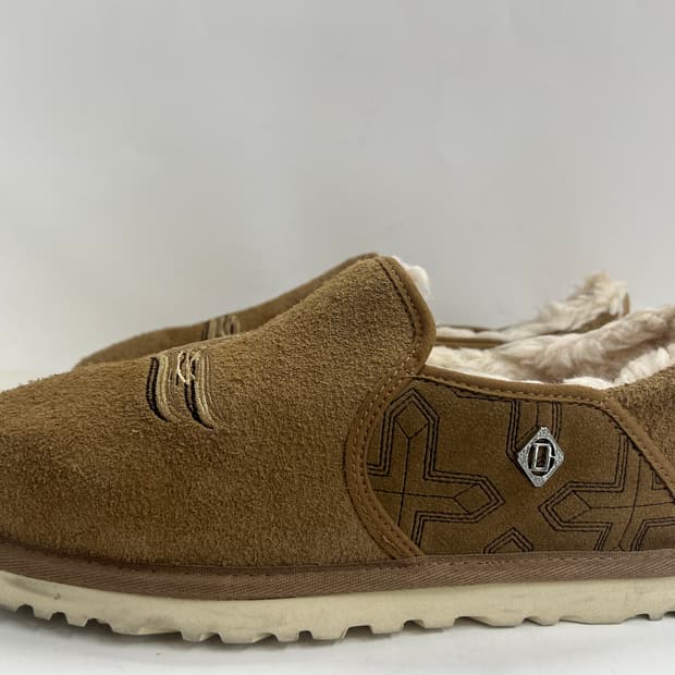 칠드런 오브 더 디스코댄스 UGG 콜라보 자수 슬리퍼 9