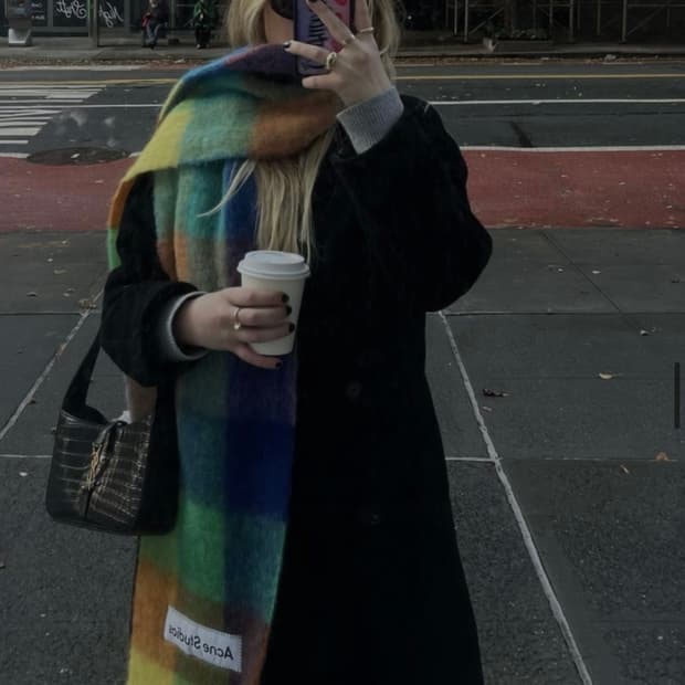 아크네스튜디오 체크 머플러 그레이