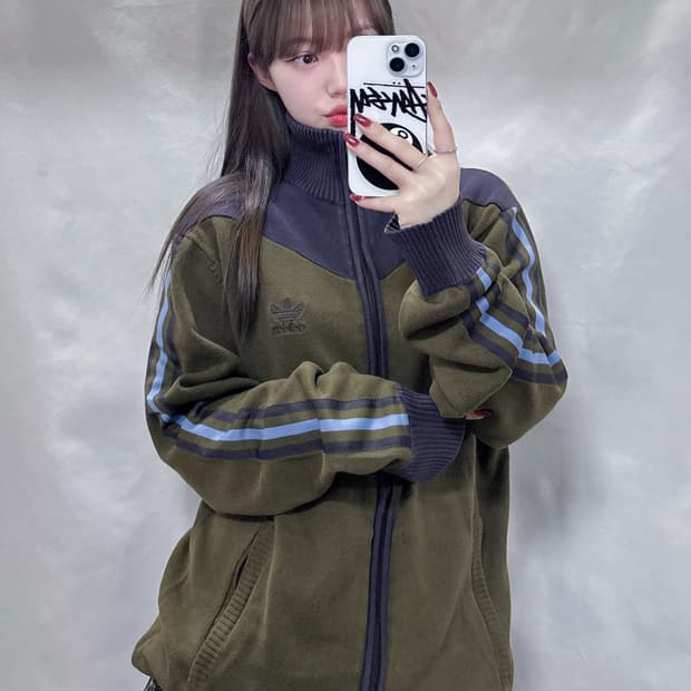 아디다스 카키 삼선 니트집업 