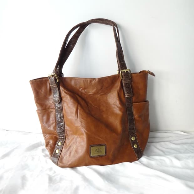ANNE KLEIN crack leather shoulder bag 