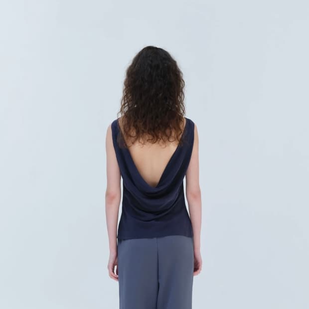 리포스 BACK DRAPE SLEEVELESS BLOUSE