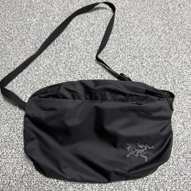 아크테릭스 헬리아드 6 크로스바디백