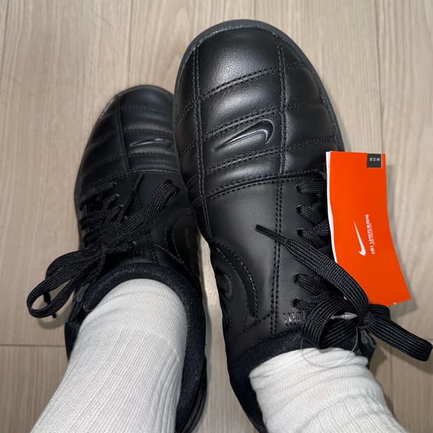 나이키 토탈90 트리플 블랙 235