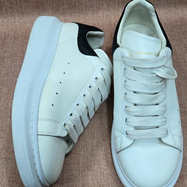 알렉산더 맥퀸 250mm- 화이트&블랙 오버솔 스니커즈