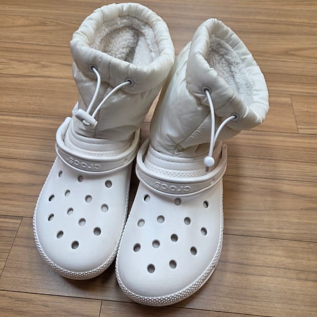 크록스 네오퍼프 부츠입니다
- 색상은 흰색입니다
- 사이즈는 M11입니다