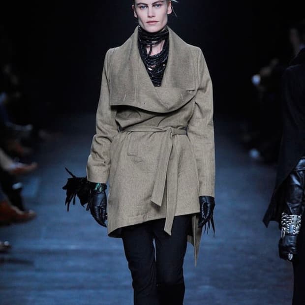 앤드뮐미스터 비대칭 드레이프 랩코트 AW10 쇼피스