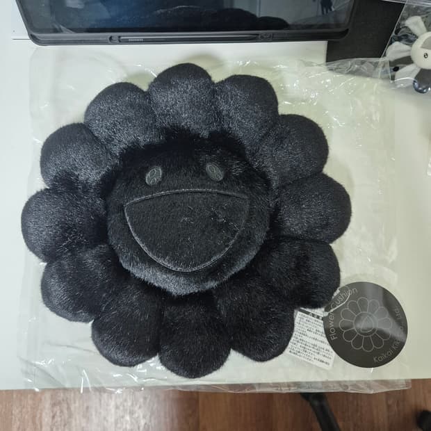 새상품) 카이카이키키 30cm 쿠션 올블랙